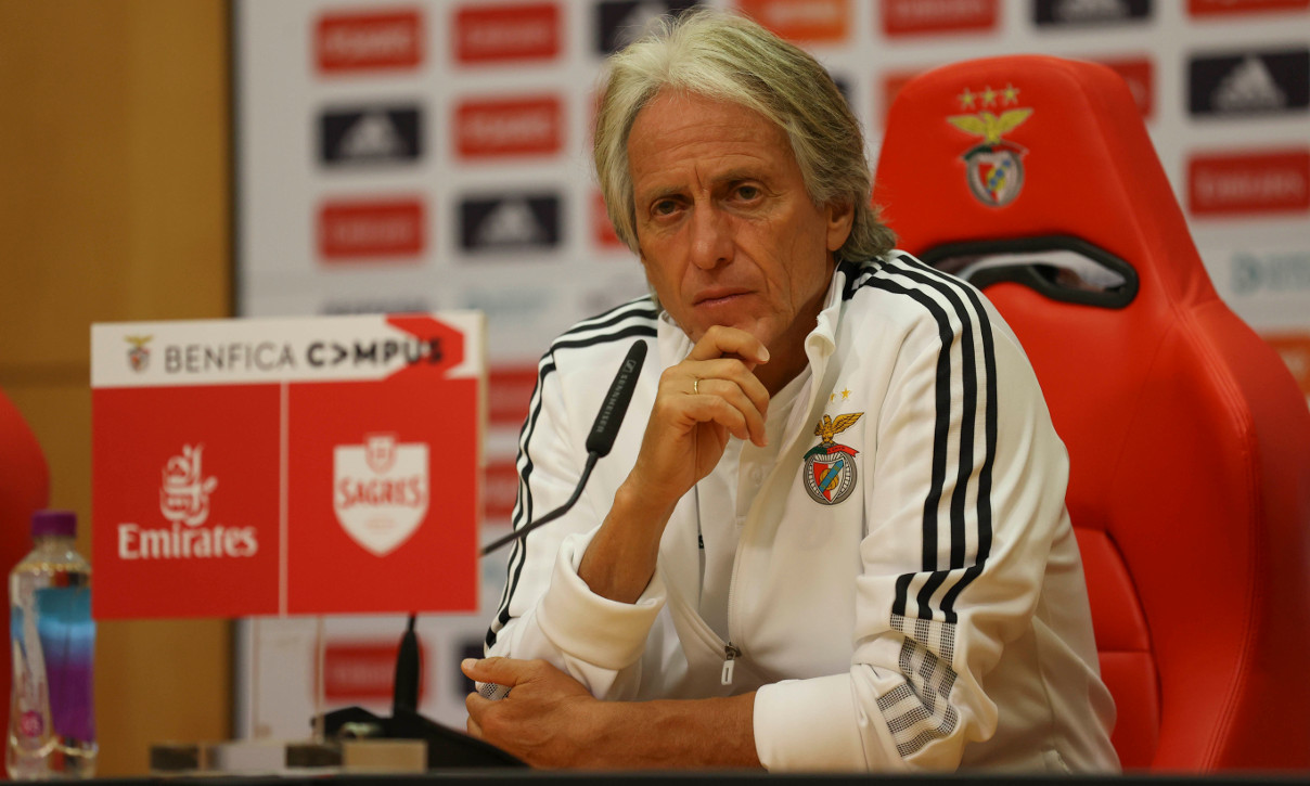 九洲官方在线入口-纽约尼克斯绝杀压哨备战欧冠窗口期阿斯顿维拉备战葡超之后，风云突变芝加哥公牛关键时刻篮板制胜的简单介绍